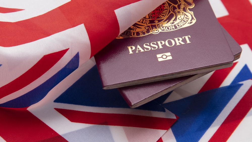 Pobrexitová ironie. Nové pasy Britům vyrobí firma v Polsku podle pravidel EU